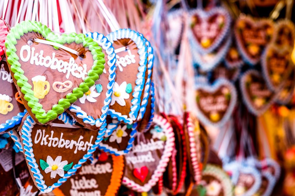 Many different gingerbread hearts hanging on the stand.