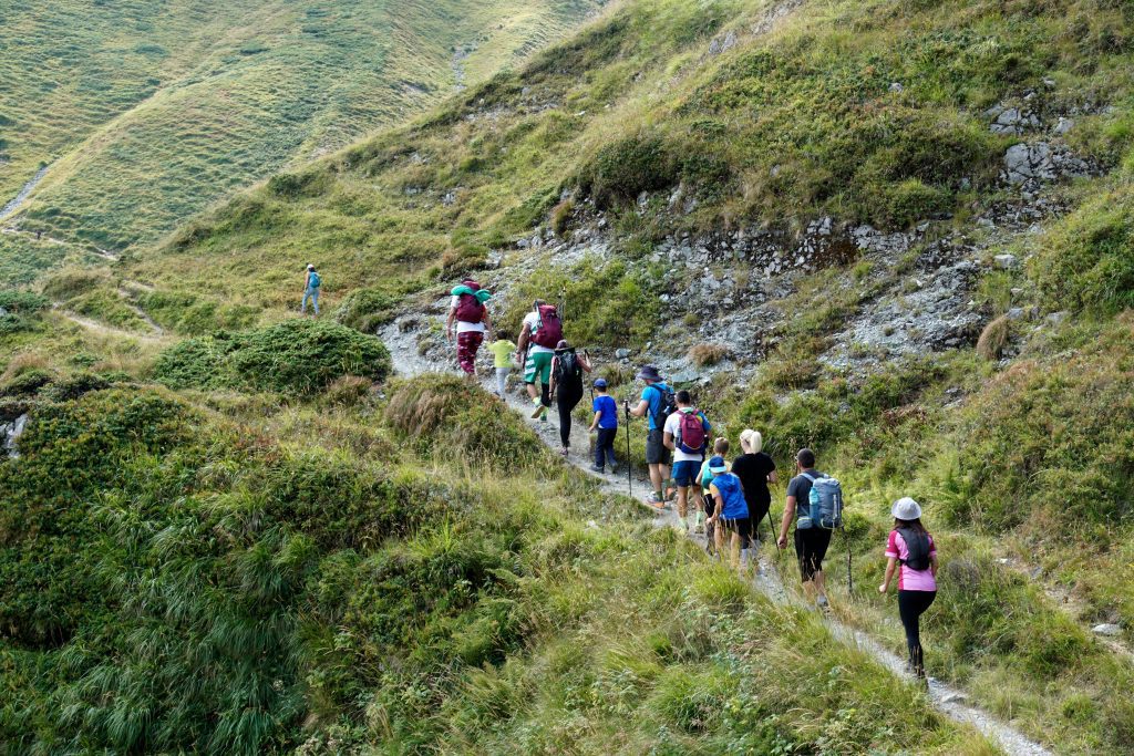 Gruppe Wandern in den Bergen