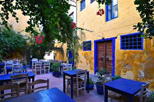 Traditionelle griechische Taverne in Chania Kreta, Griechenland.