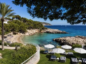 Seaside hotel in Mallorca with private beach access and meeting facilities for corporate retreats