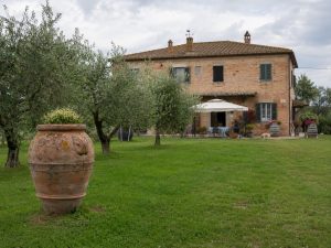 Family-run agriturismo farmhouse in the Tuscan countryside